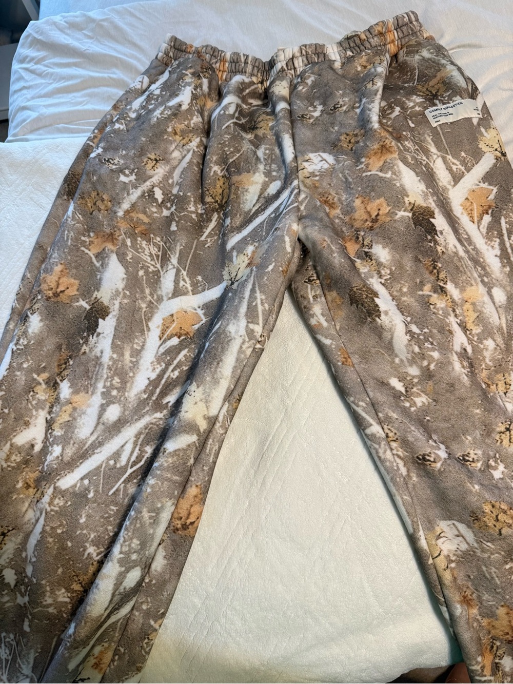 Men's Camouflage-Print Fleece Joggers in Brown and Gray